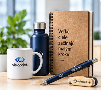 Hrnček, fľaša, zápisník, pero a USB kľúč s označením Visioprint
